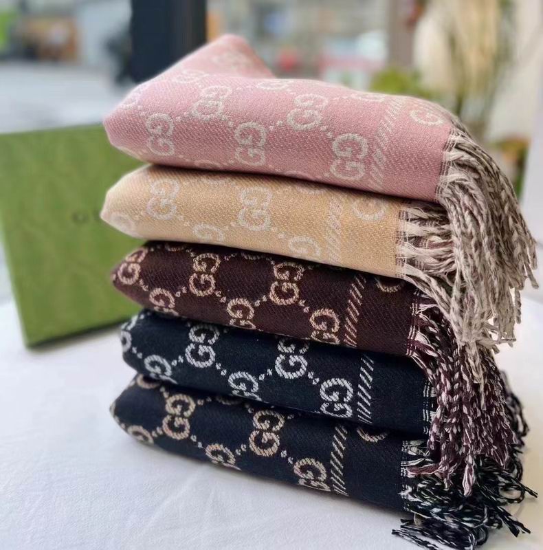 Gucci scarf E04